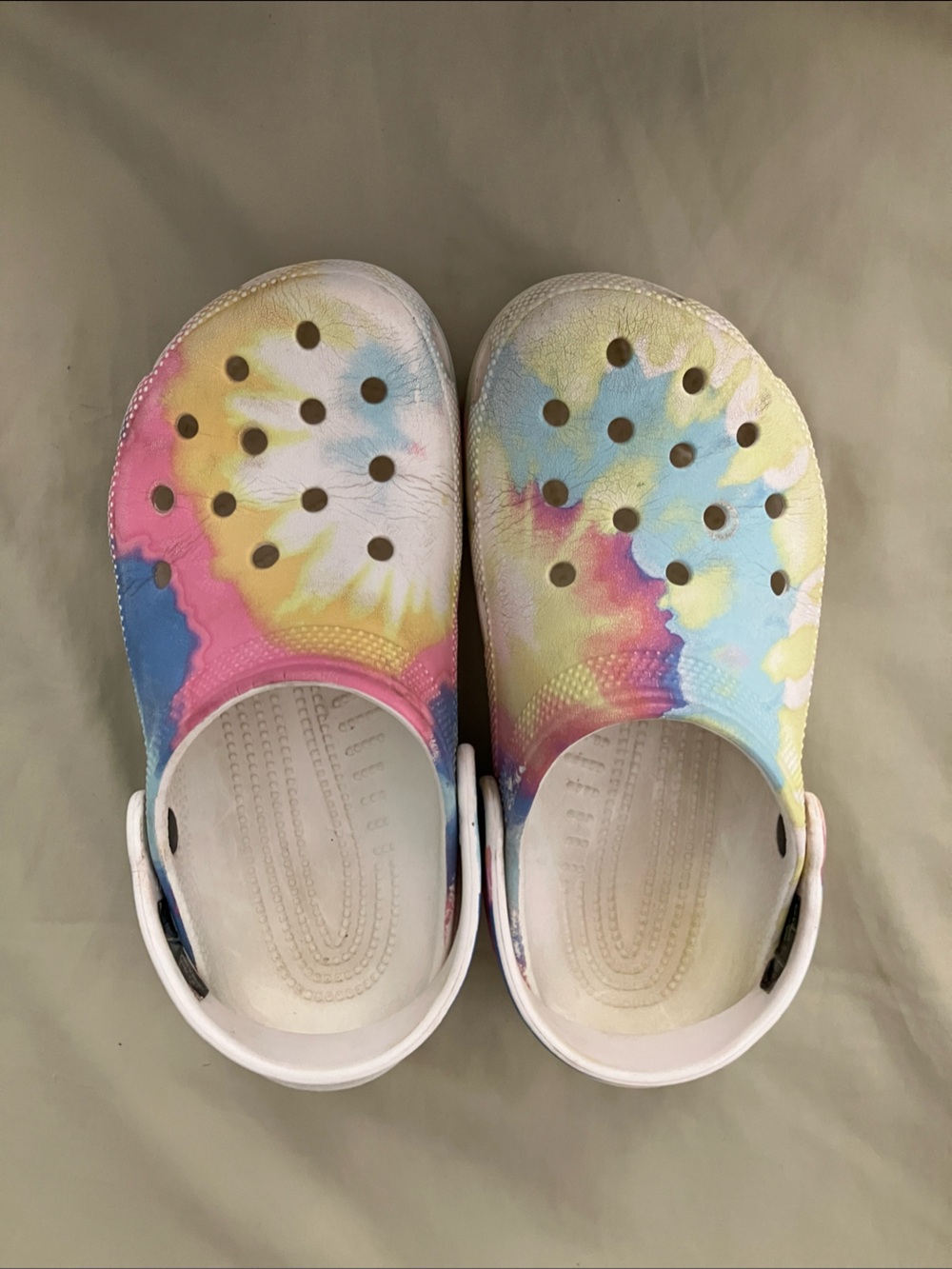 CROCS Kids J3 - Cute Tie-Dye pattern - White with Pink, Yellow & Blue